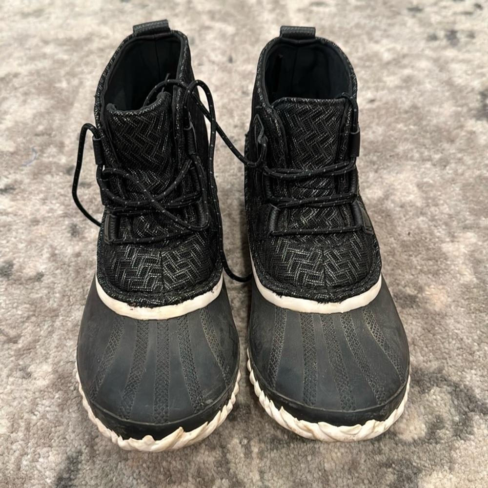 Sorel women’s out n about  boot. Size 7.5